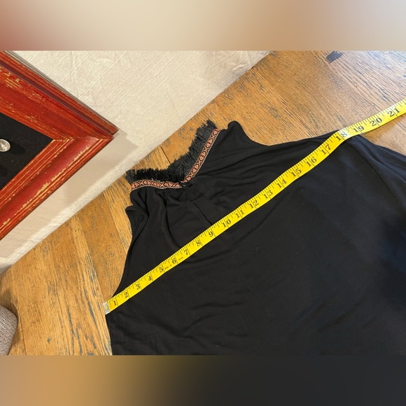 PEBBLE AND STONE Sleeveless Black Tunic with Fringed collar – Size M - Picture 3 of 7